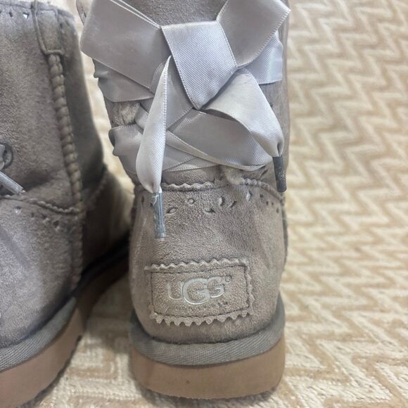 UGG Australia Women's Dixi Flora Perf Suede Sheepskin Boots Gray Size 6 - Picture 7 of 12